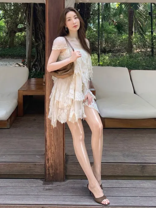 说实话，这种涂了油一样的丝袜质感，是高级美还是廉价感？ · 短剧速看 每日更新