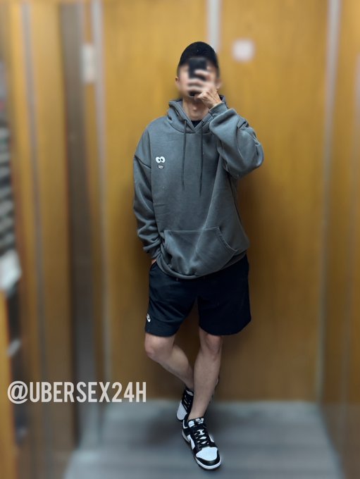 在跟我學技巧之前，更重要的是，要建立被拒絕的勇氣。如果你是那種，被拒絕以後會辱罵女生的人，那你不適合跟著我，滾遠一點。 我都常常被拒絕了，何況是這麼爛的你？ · 深海殺人鯨