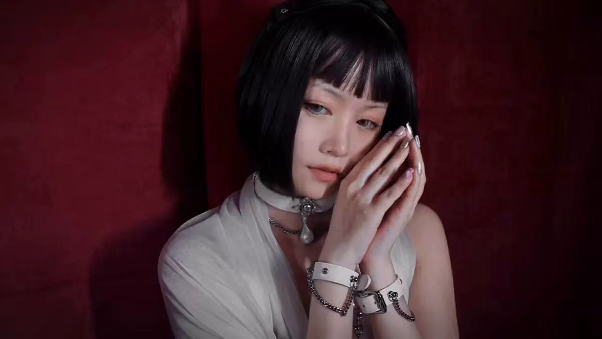 你是因为魔镜说的那些话 才把苹果递给我的吗？ 但是我们是一样的人啊。 套装from @ChunduMade · 瓦西列娃的日记本