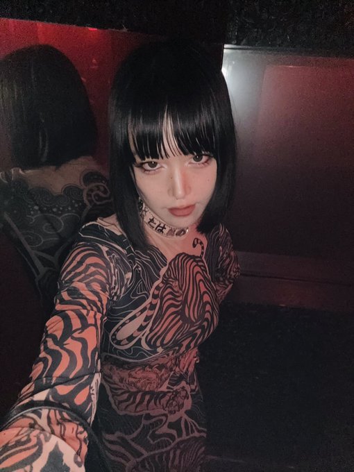 昨晚自己去solo蹦迪，与一位身材一级棒的帅哥萍水相逢。本来抱着跟帅哥一起玩赚到了的心态接受邀请，却因为对方眼界狭隘而最终暧昧不下去，选择把他打发走了……我已… · 瓦西列娃的日记本
