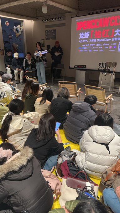 周末参加 @BeatingOfficial 举办的「龙虾抬杠大会」人很多，效果很好，偶遇了很多朋友和网友。还和小狐狸聚了餐，里里说聚完餐以太要涨，今天果然也飞… · Nic