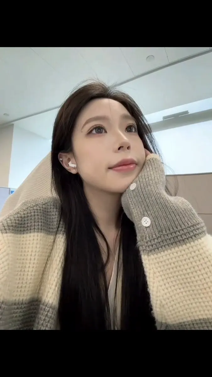 极品顶级身材御姐被金主约炮啪啪调教过程 美臀非常极品 皮肤白又嫩 被男主抓着腰猛猛无套后入抽插 内射 户外露出调教 跪地深喉口交 带着黑丝渔网袜直接插到小穴深… · 春末的粉雾