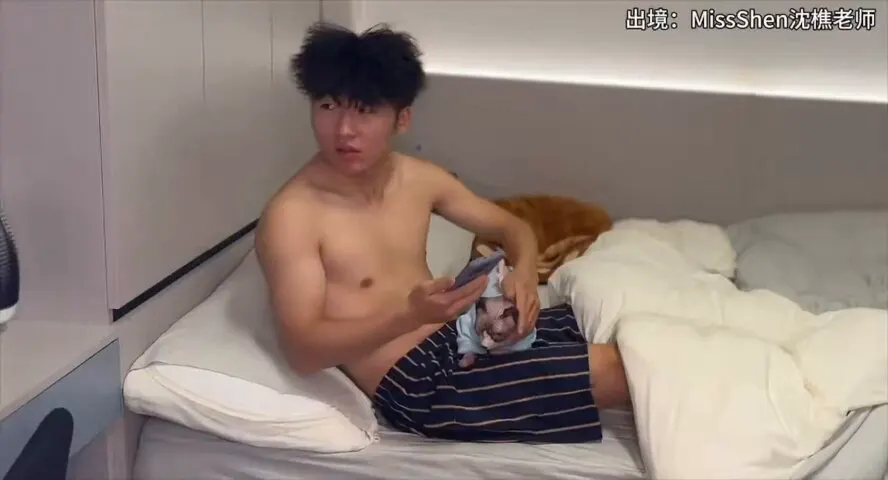 早期三级电影《女小偷闯入家中》 女主设定是精神有问题，这社会精神有问题的人多了去了，希望大家能看影片关注一下 · Miss Shen沈樵